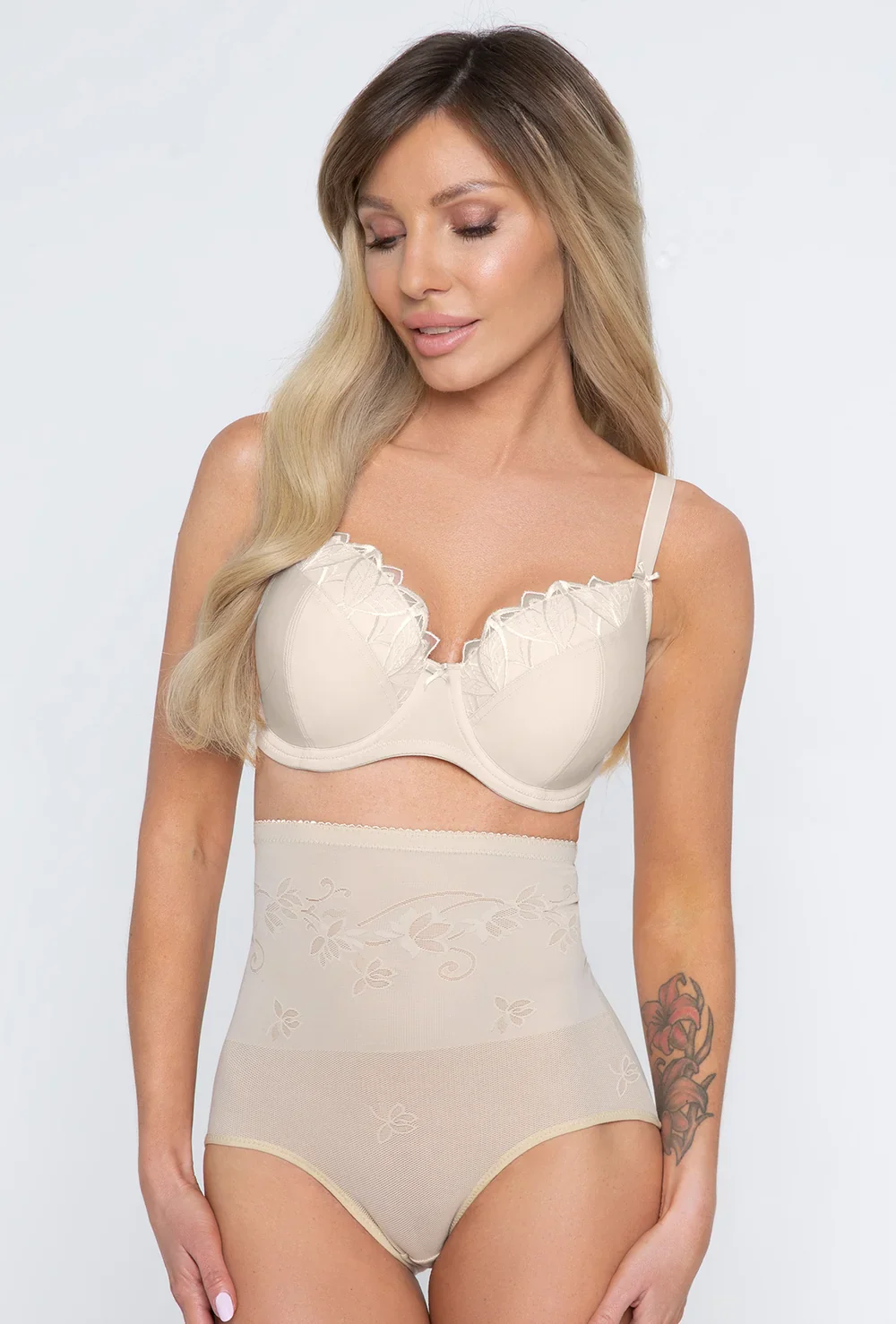 Modelujące majtki bikini z wysokim stanem Corrective